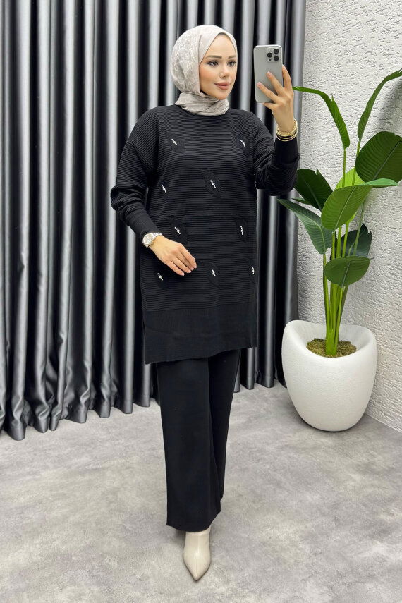 https://cdn.kalemenmoda.com/eylul-basic-triko-takim-1208-siyah-kombin-kombin-1723-50-O.jpg - Eylül Taş Detaylı Triko Takım 1208 Siyah - MT