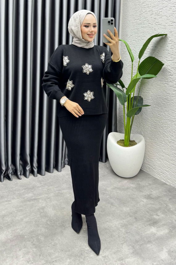 https://cdn.kalemenmoda.com/irmak-cicek-detayli-triko-takim-1006-siyah-kombin-kombin-1664-51-O.jpg - Irmak Çiçek Detaylı Triko Takım 1006 Siyah - MT