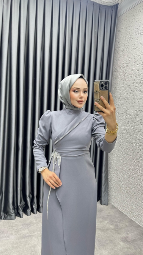 https://www.kalemenmoda.com/mec-tasli-zincir-detay-elbise-8002-gri-abiye-abiye-924-20-O.jpg --- Meç Taşlı Zincir Detay Elbise 8002 Gri - 2