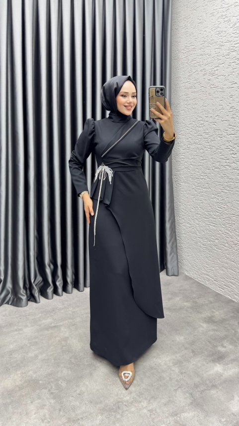 https://www.kalemenmoda.com/mec-tasli-zincir-detay-elbise-8002-siyah-abiye-abiye-930-20-O.jpg --- Meç Taşlı Zincir Detay Elbise 8002 Siyah - 1