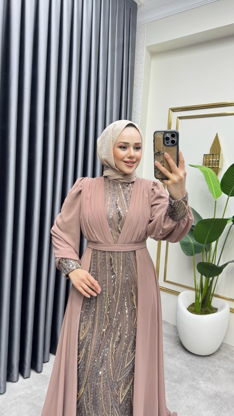https://www.kalemenmoda.com/sifon-kuyruklu-shine-tasli-abiye-6631-pudra-vizyon-abiye-abiye-763-21-O.jpg --- Şifon Kuyruklu Shine Taşlı Abiye 6631 Pudra Vizyon - 2